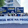 Protest Kreni-promeni prilikom dolaska predsednice Evropske komisije: "Srbija nije na prodaju"