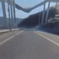 (Video) Urušio se most, ima mrtvih i nestalih: Stravičan trenutak zabeležen na kamerama: U trenutku se obrušio na radnike u…