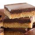 Čoko kocke sa kikiriki puterom: Preukusan desert bez pečenja koji je gotov za 10 minuta