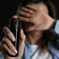 Da li je dozvoljeno nošenje biber spreja i elektrošokera? Evo koji su legalni načini samoodbrane VIDEO