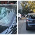 Veliki broj vozila potpuno uništen iza prostorija SNS na Bulevaru oslobođenja (VIDEO)