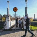 Pešački most na Lepenici inspekcija "zatvorila" - Kragujevčani slobodno prelaze (FOTO/VIDEO)