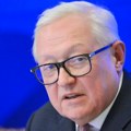 Kremlj saosećajno prati mirovne napore SAD. Rjabkov: Da nije sadašnje administracije, ne bismo imali okvir koji je prihvatljiv…