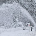 Prve žrtve snežne oluje u Skandinaviji: Desetine hiljada ljudi ostalo bez struje, očekuje se teška noć