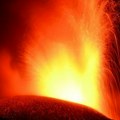 Etna izbacila lavu u spektakularnoj, ali ne i opasnoj erupciji