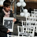 Bela srca i stolice sa imenima žrtava: Godišnjica tragedije u Severnoj Makedoniji