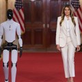 Robot se pridružio Melaniji Tramp u Beloj kući kako bi promovisao AI nastavnike