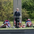(Foto) Macut položio venac na obeležavanju Dana sećanja na žrtve Holokausta: Spomen-park Jajinci simbol bola