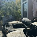 (Foto, video) Prve slike sa mesta jezivog požara na Zvezdari: Zapaljeni automobili rent a car agencije, vatra oštetila i…