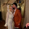Sina izbacila kroz prozor da ga spasi: Pevačica sa mužem sletela kolima u Dunav, jedva preživeli nesreću: "Voda je ušla u…