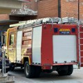 "Čitavom ulicom se oseća miris paljevine": Izbio požar u frizerskom salonu u centru Čačka, vatrogasci lokalizovali vatru…