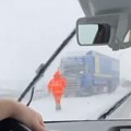 Kolaps zbog snega u Srbiji! Saobraćajne nesreće na sve strane, krkljanac na autoputu, kolone kilometarske, "Putevi Srbije"…