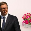 Vučić čestitao Osmi mart: Vi ste stub porodice i države