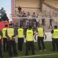 Bizarne scene u crnoj gori: Navijač u sred TV prenosa snimljen kako vrši nuždu na stadionu! (video)