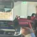 VIDEO: Britanski ambasador u Meksiku dobio otkaz nakon što je uperio pušku u zaposlenog