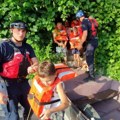 MUP: Spaseno sedam osoba, među kojima dvoje dece, sa čamca na jezeru Međuvršje kod Čačka