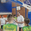 Predsednik Srbije debitovao kao trener: Vučić vodio trening juniora KK Loznica (VIDEO)