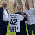 Delegacija Partizana posetila manastir Đurđevi stupovi, crno-beli učestvuju u humanitarnoj akciji za pomoć bolesnoj deci iz…