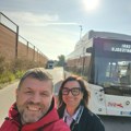 Biljana autobus vozi ulicama Vićence