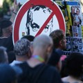 "Žurka se prelila na ulice": U Budimpešti održan Prajd uprkos Orbanovoj zabrani, na ulicama desetine hiljada ljudi (foto)