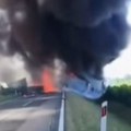 Kamioni se sudarili frontalno kod Šida, izbio stravičan požar: Poginula jedna osoba, širi se snimak nesreće