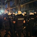 Policija sa opremom za razbijanje nereda stigla do novosadskog Filozofskog fakulteta