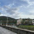 Skandal u Vlasotincu: SNS aktivistkinja i nastavnica gnusno vređala decu neistomišljenika, čak i autističnu ćerkicu