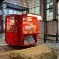 Legendarni crveni kiosk se vratio u Knez Mihailovu ulicu, ali ga svi zaobilaze – ipak nije baš „kao nekad“
