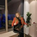 Zgrnula milione, ali ne od pevanja! Naša pevačica napravila ozbiljnu lovu od privatnog posla, ovo je tačna suma koju je…