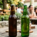 Zašto su pivske flaše braon ili zelene boje? Nije reč samo o tradiciji