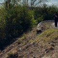 (Video) Šleper probio bankinu i sleteo u jarak: Hitna pomoć pomagala vozaču, usporen saobraćaj kod Niša