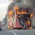 VIDEO: Izgoreo autobus kod Šimanovaca, nema povređenih