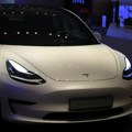 Kompanija Tesla povlači 200.000 automobila zbog greške u softveru