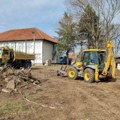 Građevinska operativa Javnog preduzeća opštine Sopot maksimalno angažovana: Sređuju dvorište u Rogači