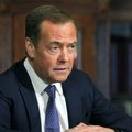 Медведев позвао Камерона на „већи опрез” после коментара о Путину