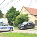 Prve slike mesta užasa u Surčinu: Sumnja se da ga je ubio cimer, sve vrvi od policije (foto)