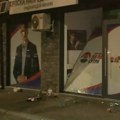 Jaja, baklje i razbijen izlog SNS-a: Šta se sve dešavalo na protestu u Valjevu