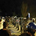 Oglasio se MUP o sukobima ispred Filozofskog fakulteta u Novom Sadu: "Gađali su kamenicama, jajima i koristi pirotehniku"
