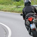 Jurio 200, a ograničenje 80: Km/h! Presretač jedva stigao bahatog motoristu na "dukatiju", izazvao haos na putu kod Pančeva