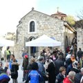 U čast Svete Petke: Veliki broj vernika čeka u redovima od juče ispred Ružice na Kalemegdanu FOTO