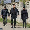 "Da ispratim svog batu lepo" Darko Lazić jeca na ulazu u kuću u Brestaču, mama Branka jedva stoji od bola: Danas sahrana…