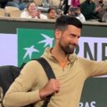 (Video) Novak stigao na Rolan Garos: Dočekan ovacijama na „Filip Šatrijeu“