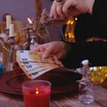 Uhapšeni zbog prevare: Preko sajta nudili skidanje crne magije, oštetili ženu za šest miliona dinara