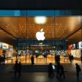 Apple ušao u istoriju kao druga kompanija na svetu vredna pet biliona dolara