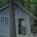 OvakO danas izgleda kućica iz filma koji je rasplakao Srbiju: Brvnara iz "Ptice koje ne polete" i danas stoji na istom mestu…