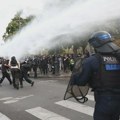 Lider socijalista u Francuskoj pozdravio proteste srednjoškolaca i studenata, na ulicama stotine hiljada ljudi