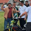 Prelepa priča stiže iz Čačka! Fudbaleri se odužili vernom navijaču: Iznenadili ga skupocenim poklonom