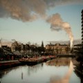 Građani Amsterdama palili lomače tokom protesta zbog zabrane novogodišnjeg običaja