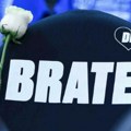 Potresna scena u Čejs centru: Na Dekijevom mestu majica sa natpisom "BRATE" i jedna bela ruža!