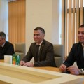 Ministar Milićević u Kninu: Sastao se sa Srbima, posetio manastir Krka, podelio poklone (foto)